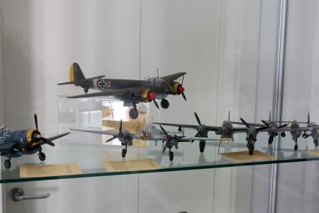 RAZSTAVLJENI MODELI VOJAŠKIH LETAL 01 FOTO LJUBO VUKELIČ